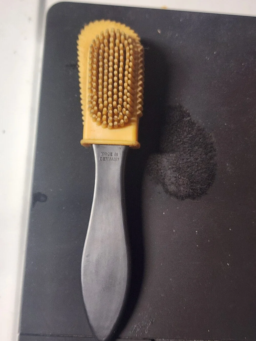 Kiwi Suede & Nubuck Brush With Box
